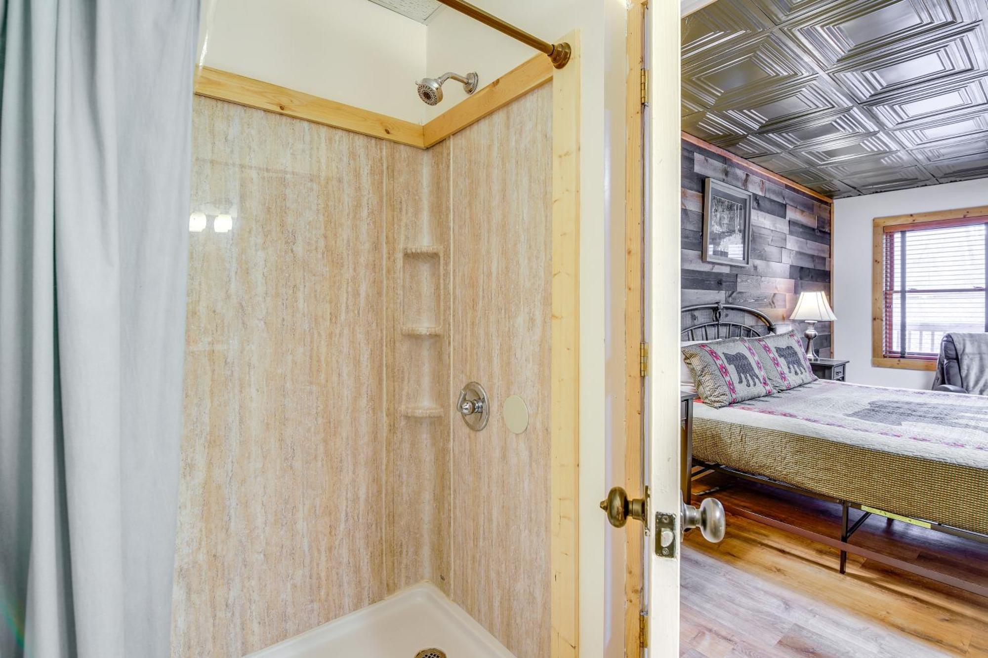 Pet-Friendly Gatlinburg Retreat With Hot Tub! Villa Kültér fotó