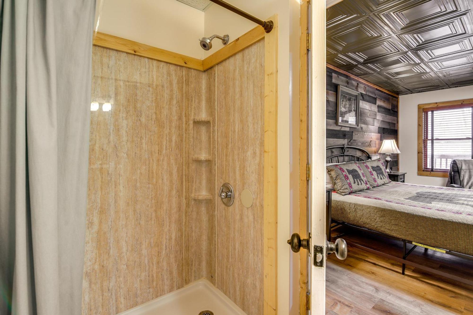 Pet-Friendly Gatlinburg Retreat With Hot Tub! Villa Kültér fotó