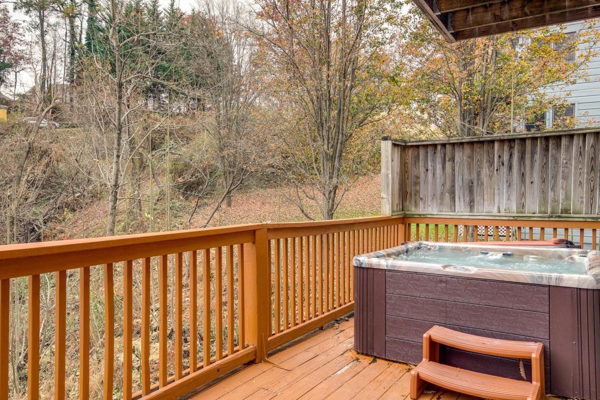 Pet-Friendly Gatlinburg Retreat With Hot Tub! Villa Kültér fotó