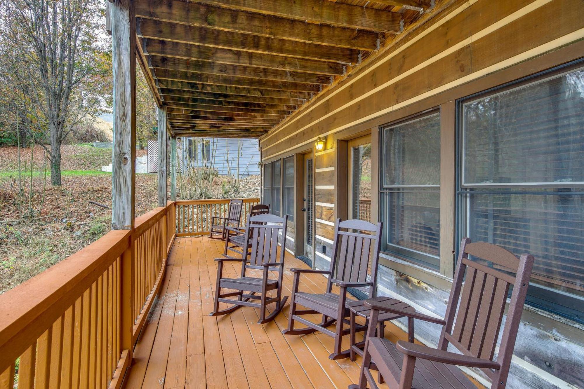 Pet-Friendly Gatlinburg Retreat With Hot Tub! Villa Kültér fotó